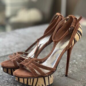 NWOB Bebe Brown Animal Print Sexy Peep Toe Platform Heels